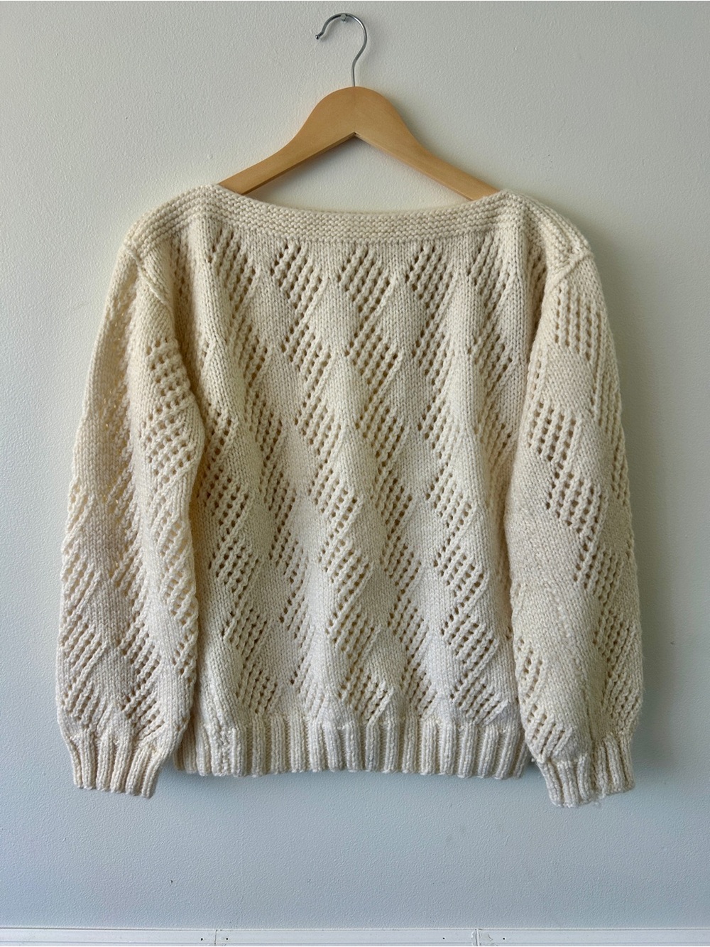 Vintage Cozy Hand Knit Cream Diamond Pattern Sweater • Size Small